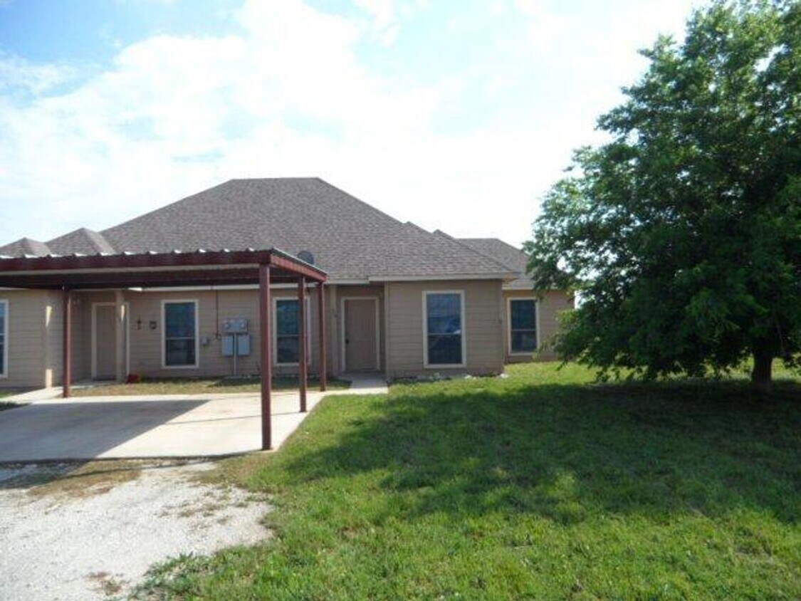 Primary Photo - 3 bedroom 2 bath duplex in Weatherford