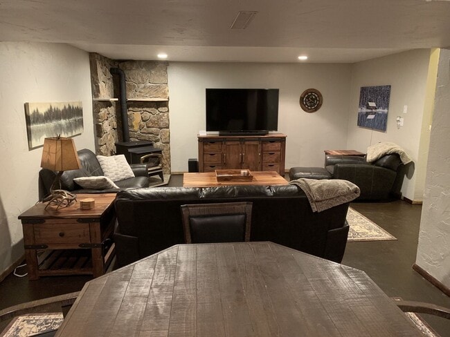 Building Photo - Peaceful 5 bdrm Mountain retreat in Woodla...