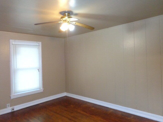 Foto del edificio - 4451 Grace Ave