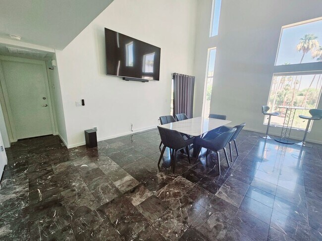 Foto del edificio - 1111 W University Dr