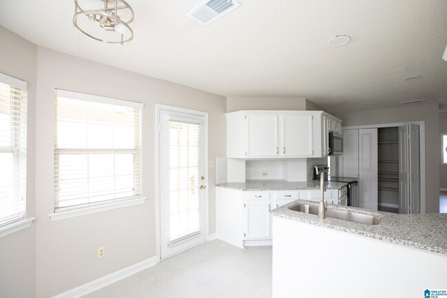 Building Photo - 123 Braxton Way