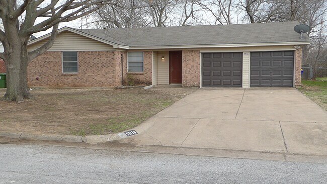 Building Photo - 5916 Bowling Dr