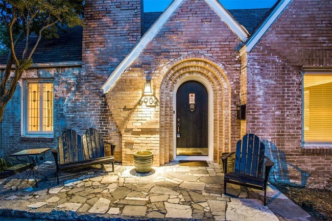 Building Photo - 6902 Vivian Ave