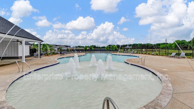 Foto del edificio - 85 Burr Oak Cv