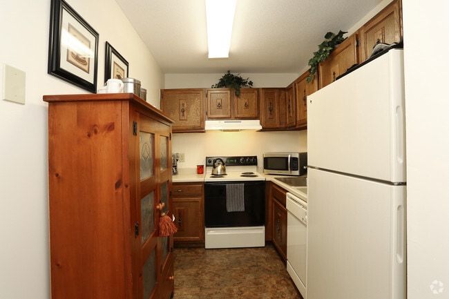 1 BD, 1 BA (624sqft) - Kitchen - Montcalm Heights Apartments