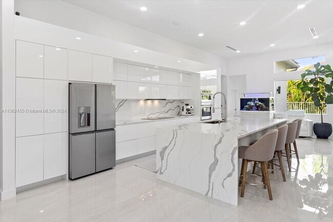 Foto del edificio - 3847 Crestwood Cir