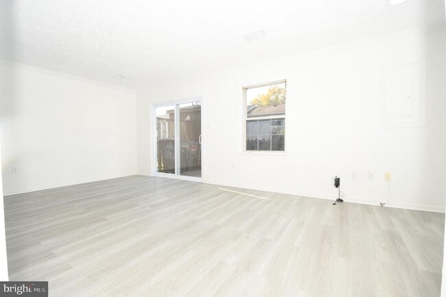 Building Photo - 8635 Union Pl