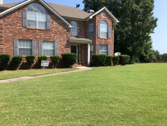 Building Photo - 104 Arbor Cove Way