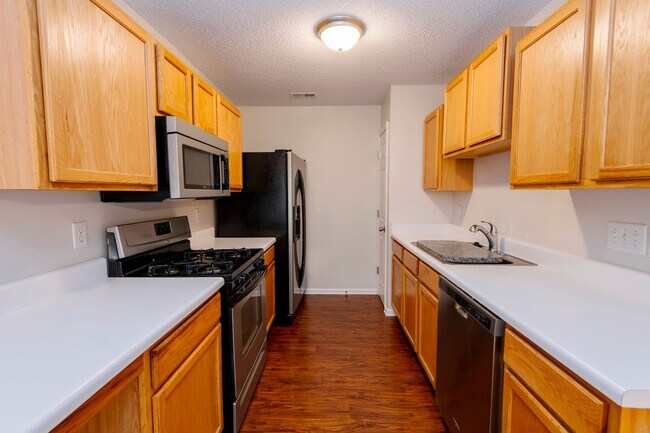 Foto del edificio - Cozy Ranch Living with Fenced Backyard in the Heart of Holly Springs!