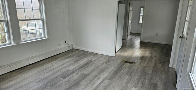 Building Photo - 8 Hideaway Ln