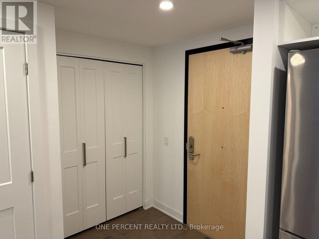 Building Photo - 340 Queen St