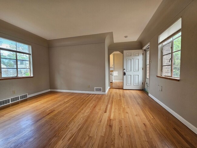 Building Photo - Berkeley/Highlands 1 Bed 1 Bath Duplex - Beautiful Hardwood Floors - Garage - Fenced Yard