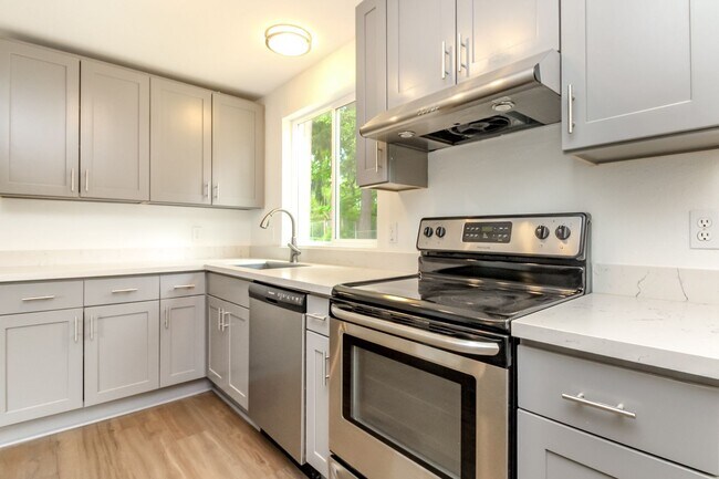 Foto del edificio - Four Bedroom House Near Camelot Park
