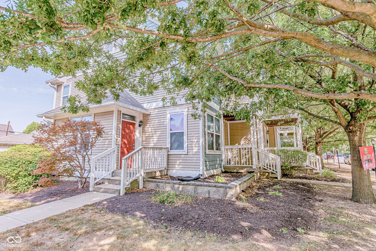 Foto principal - 2402 N Delaware St