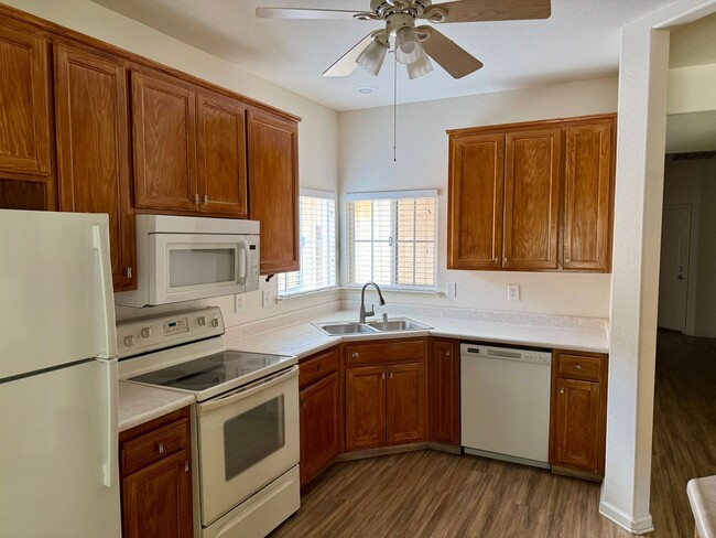 Building Photo - 3 Bedroom 2 Bath home with covered patio