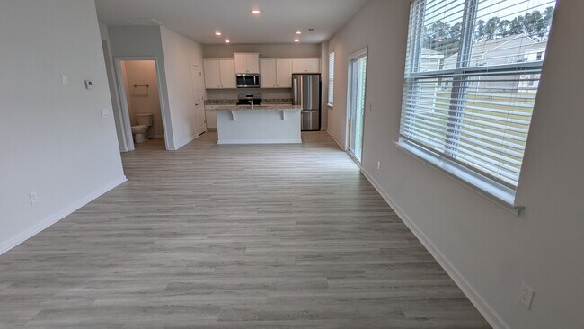 Building Photo - 114 Windrush Pnes