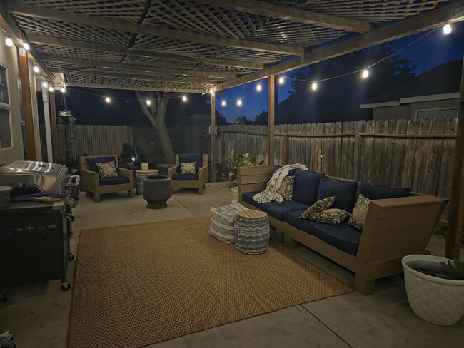 Building Photo - 455 Westgate Pl