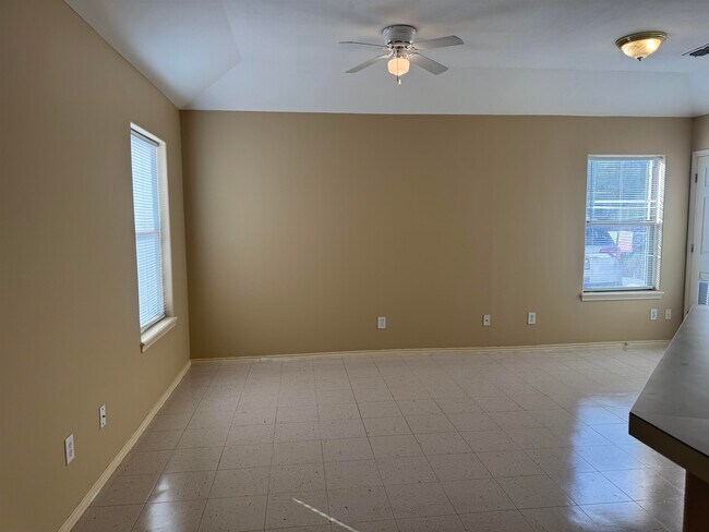 Foto del edificio - 4502 Llano Rd