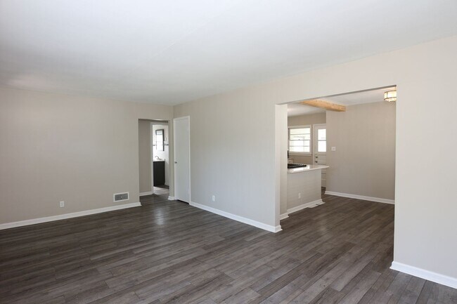 Building Photo - Spacious Broad Ripple 2 Bedroom Home!