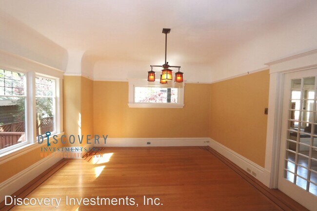Building Photo - 4 br, 2.5 bath House - 654 Chetwood St.