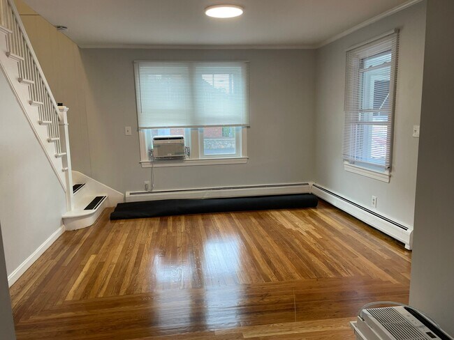 Building Photo - 42 Putnam Pike
