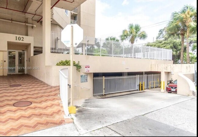 Foto del edificio - 102 SW 6th Ave