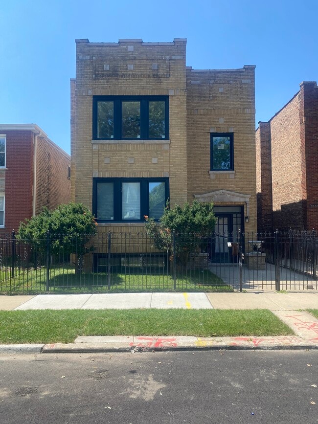 Building Photo - 6336 S Eberhart Ave