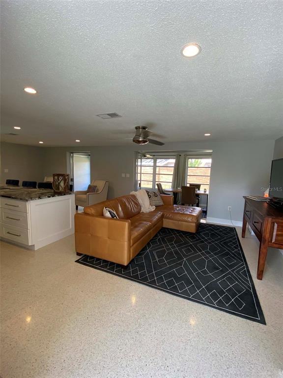 Building Photo - 2920 Gulf Gate Dr
