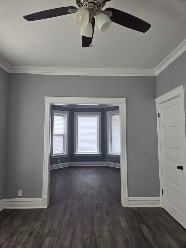 Building Photo - 1425 W 62nd St