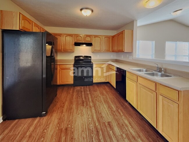 Foto del edificio - 8318 Catchfly Dr