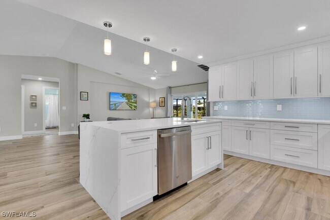 Foto del edificio - 2541 Diplomat Pkwy W