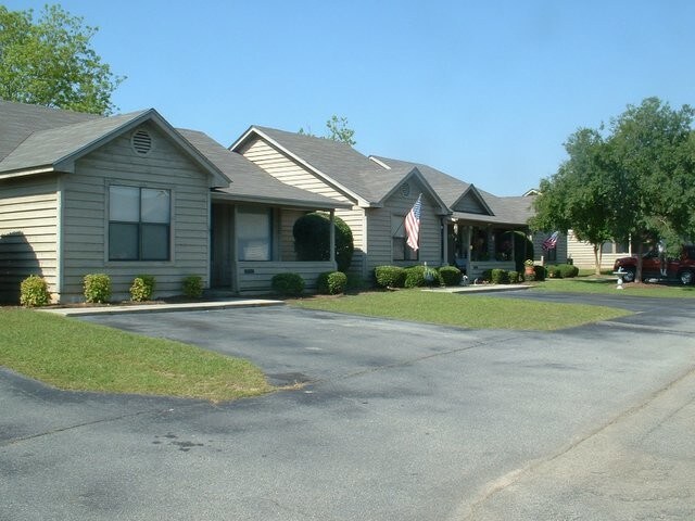 Building Photo - 2830 Rosehill Dr