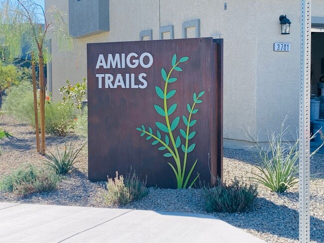 Foto del edificio - AMIGO TRAILS - BRAND NEW TOWNHOME