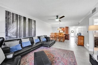 Building Photo - 830 S Hollybrook Dr
