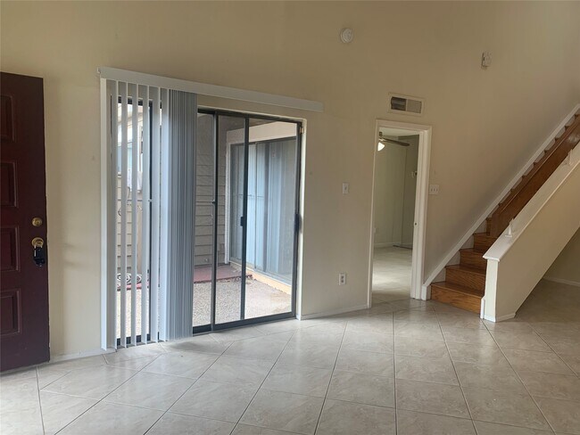 Foto del edificio - 2710 Grants Lake Blvd