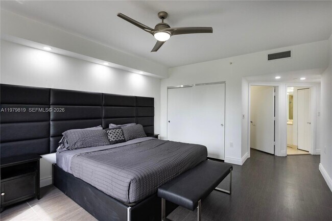 Foto del edificio - 19900 E Country Club Dr