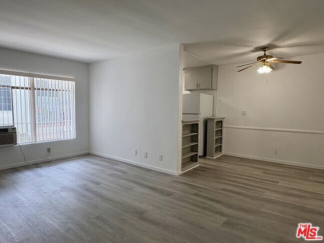 Foto del edificio - 1010 N Stanley Ave