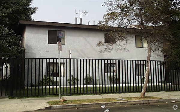 Primary Photo - 1717 S Burlington Ave
