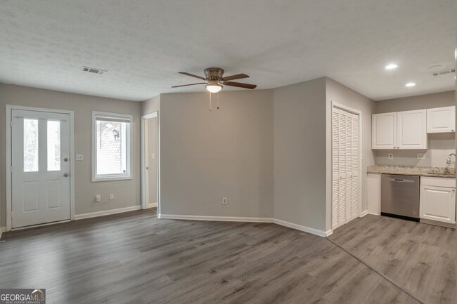 Building Photo - 2599 Fieldstone View Ln SE