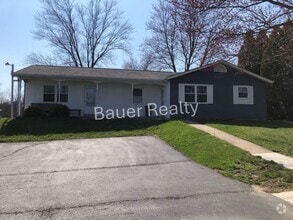 Building Photo - 1420 Peachtree Dr