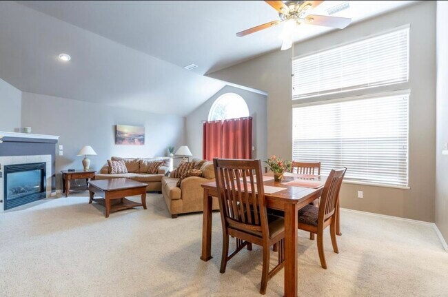 open dining - 752 Glen Ct