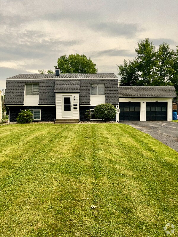 Building Photo - 4458-4460-4460 Washington Square Dr