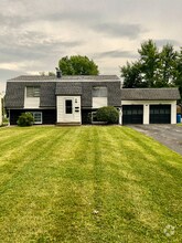 Building Photo - 4458-4460-4460 Washington Square Dr