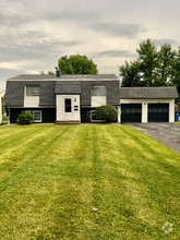 Building Photo - 4458-4460-4460 Washington Square Dr