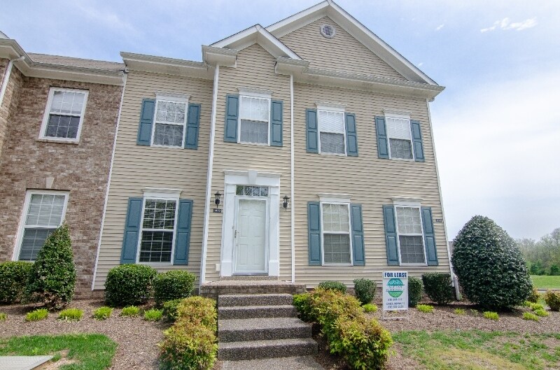 3002 Newport Commons Dr, Thompsons Station, TN 37179 Townhome Rentals