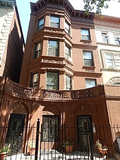Foto principal - 871 Park Pl
