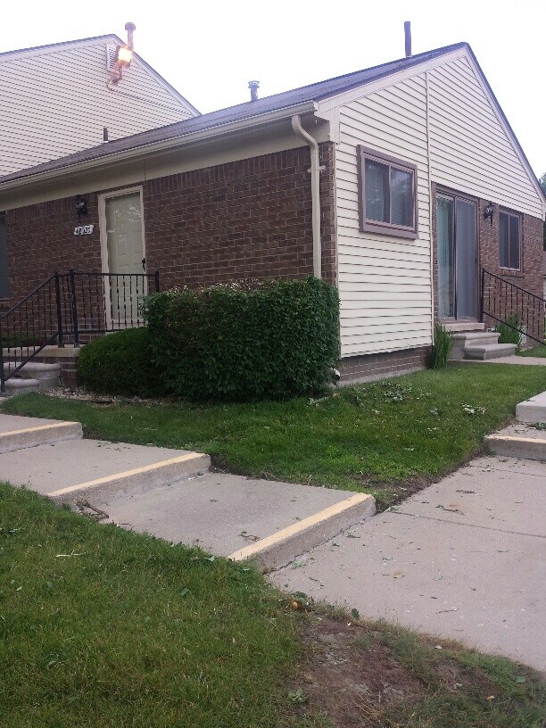 Building Photo - 48520 Sugarbush Rd