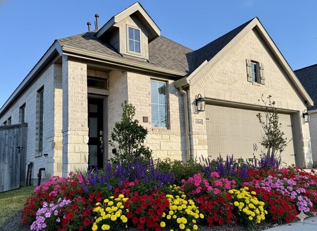 Foto del edificio - 1354 Lakeside Crk Rd