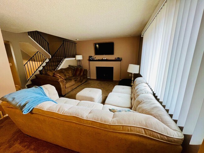 Foto del edificio - $0 DEPOSIT OPTION. 2 BED 2.5 BATH TOWNHOME...