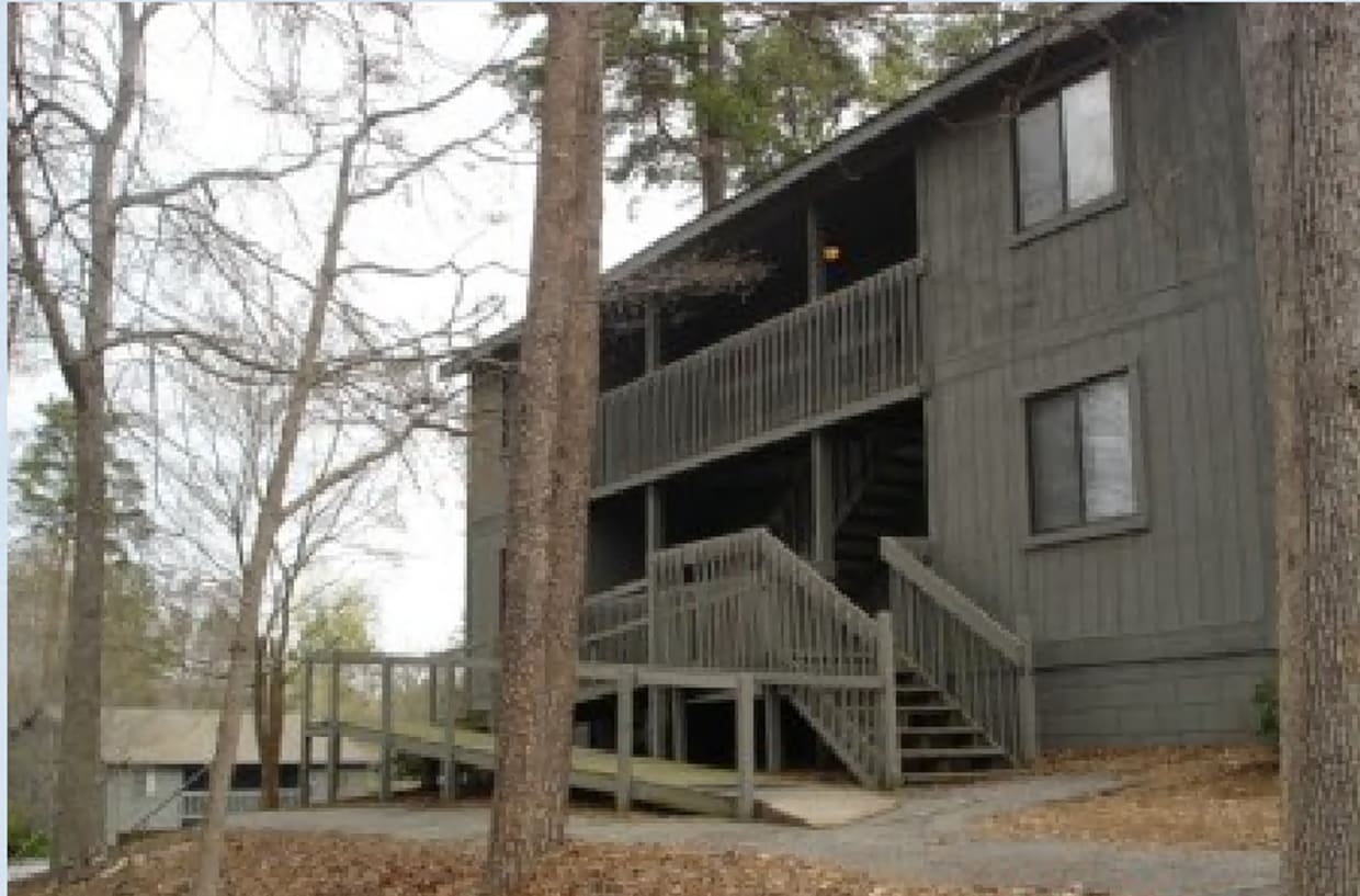 2 BEDROOM/ 2 BATH APARTMENT - 2 BEDROOM/ 2 BATH APARTMENT